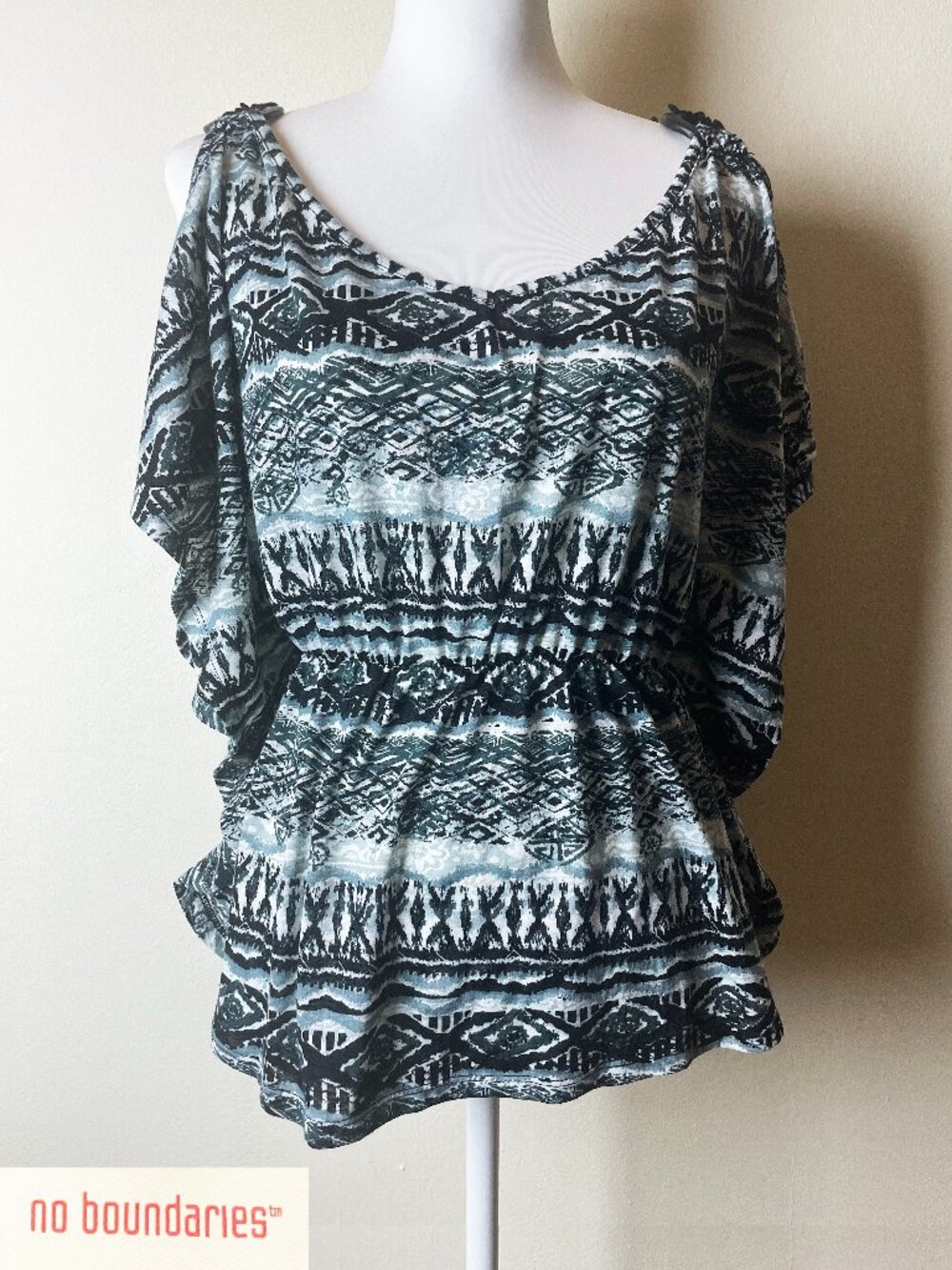 No Boundaries Boho Tribal Cold Shoulder O-Ring Top Size Medium